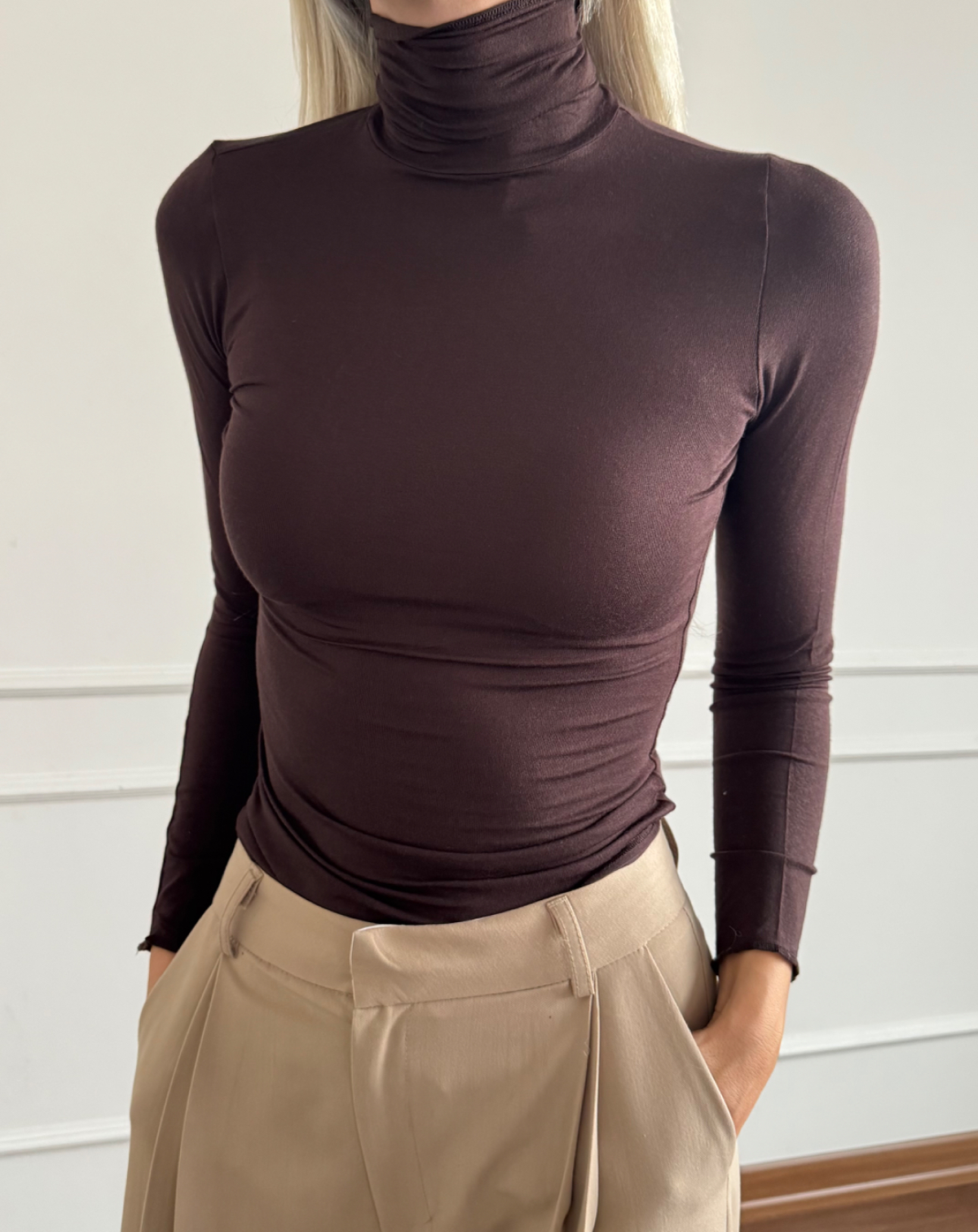 Acı Kahve Boğazlı Transparan Yumuşak Dokulu Bluz