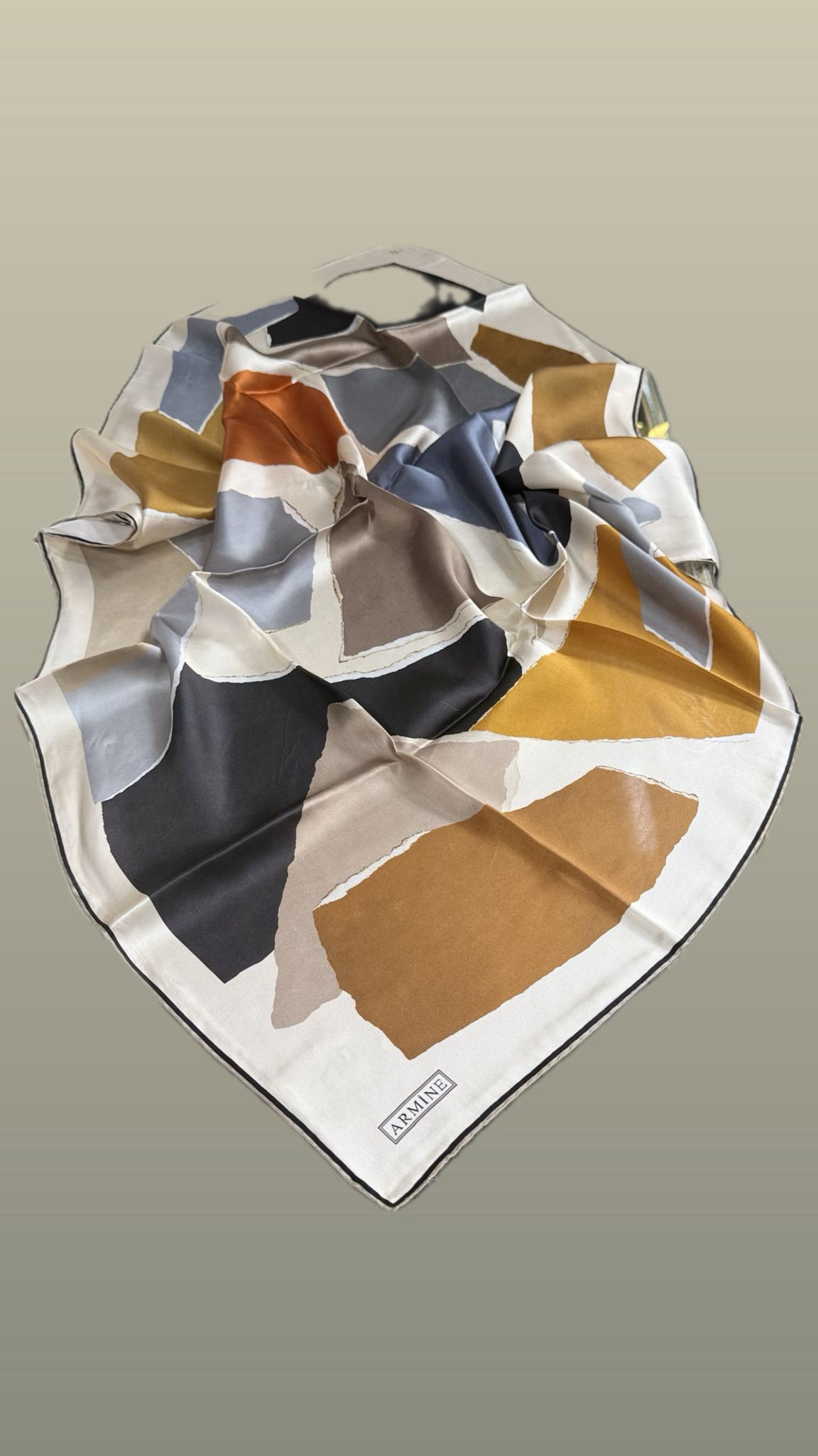 ARMİNE NOSTAJİ SURA İPEK EŞARP