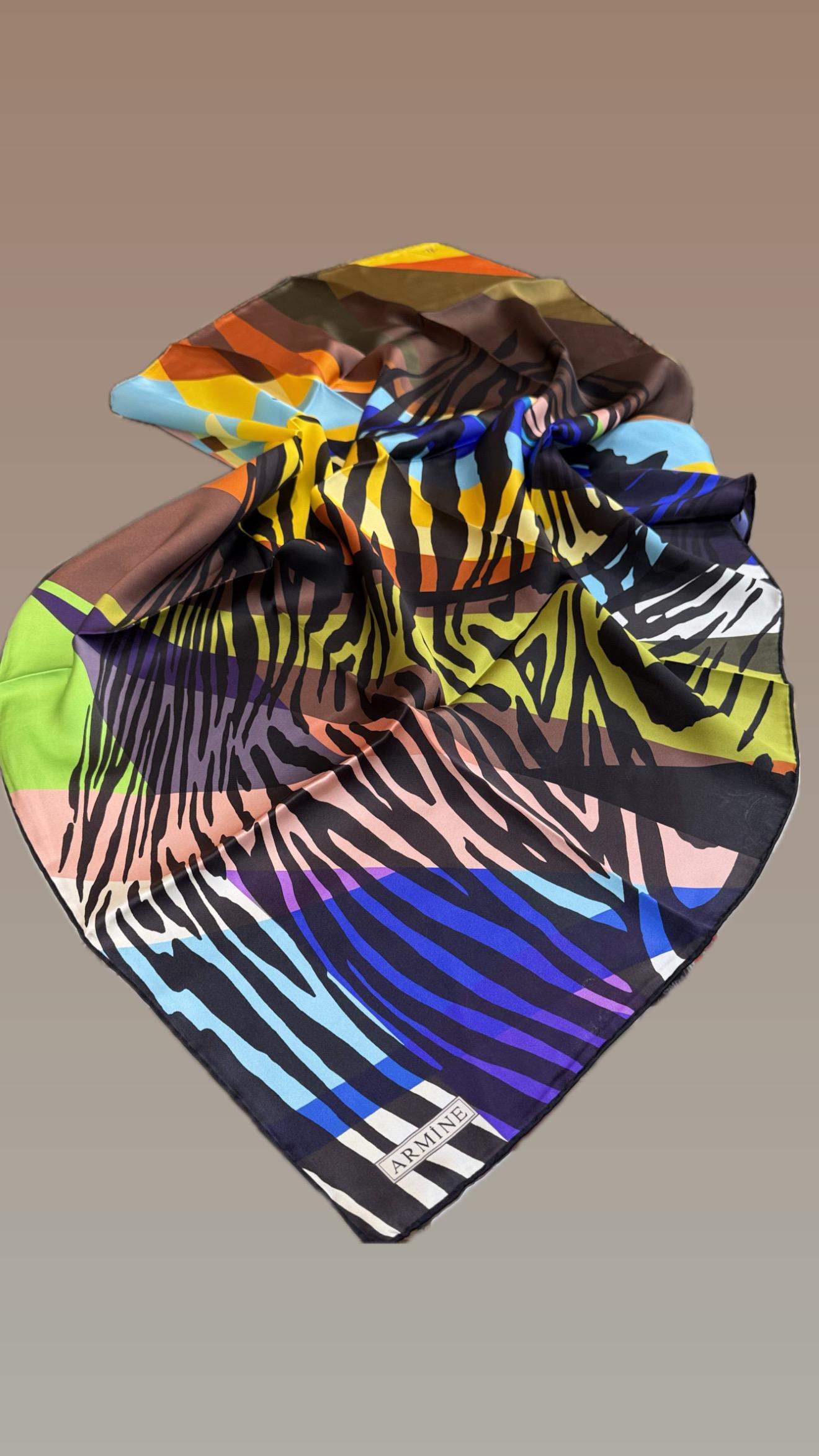 ARMİNE SURA İPEK EŞARP