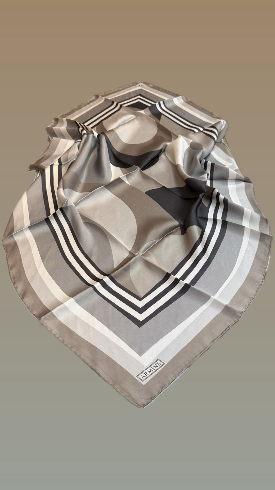 ARMİNE SURA İPEK EŞARP