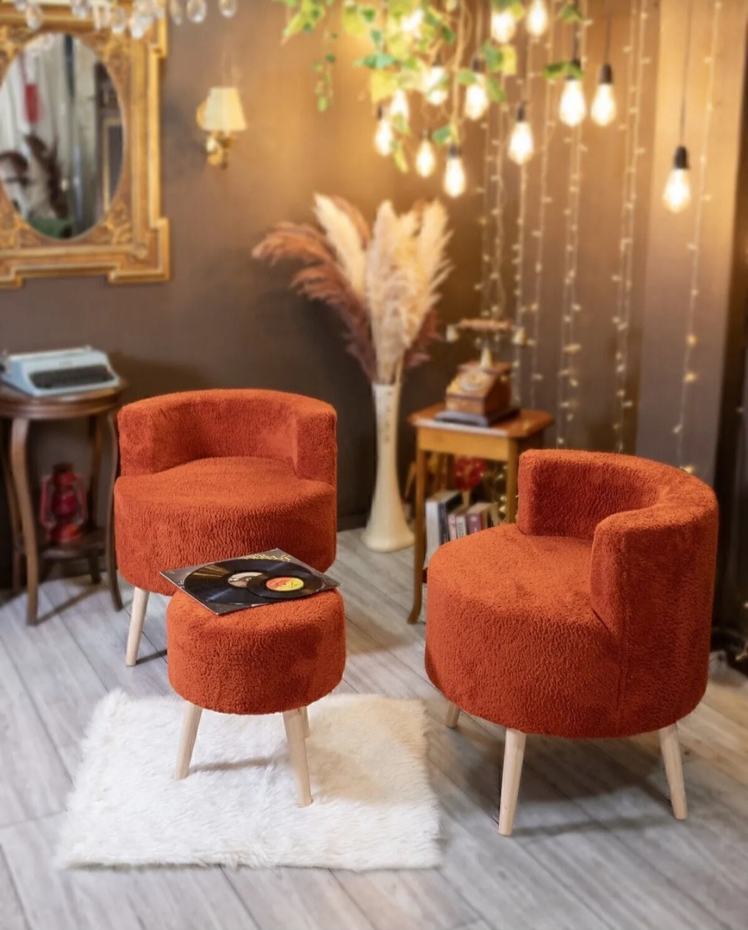 Ahşap Ayaklı Puflu Çay Seti – Sıcak ve Davetkâr Oturma Keyfi