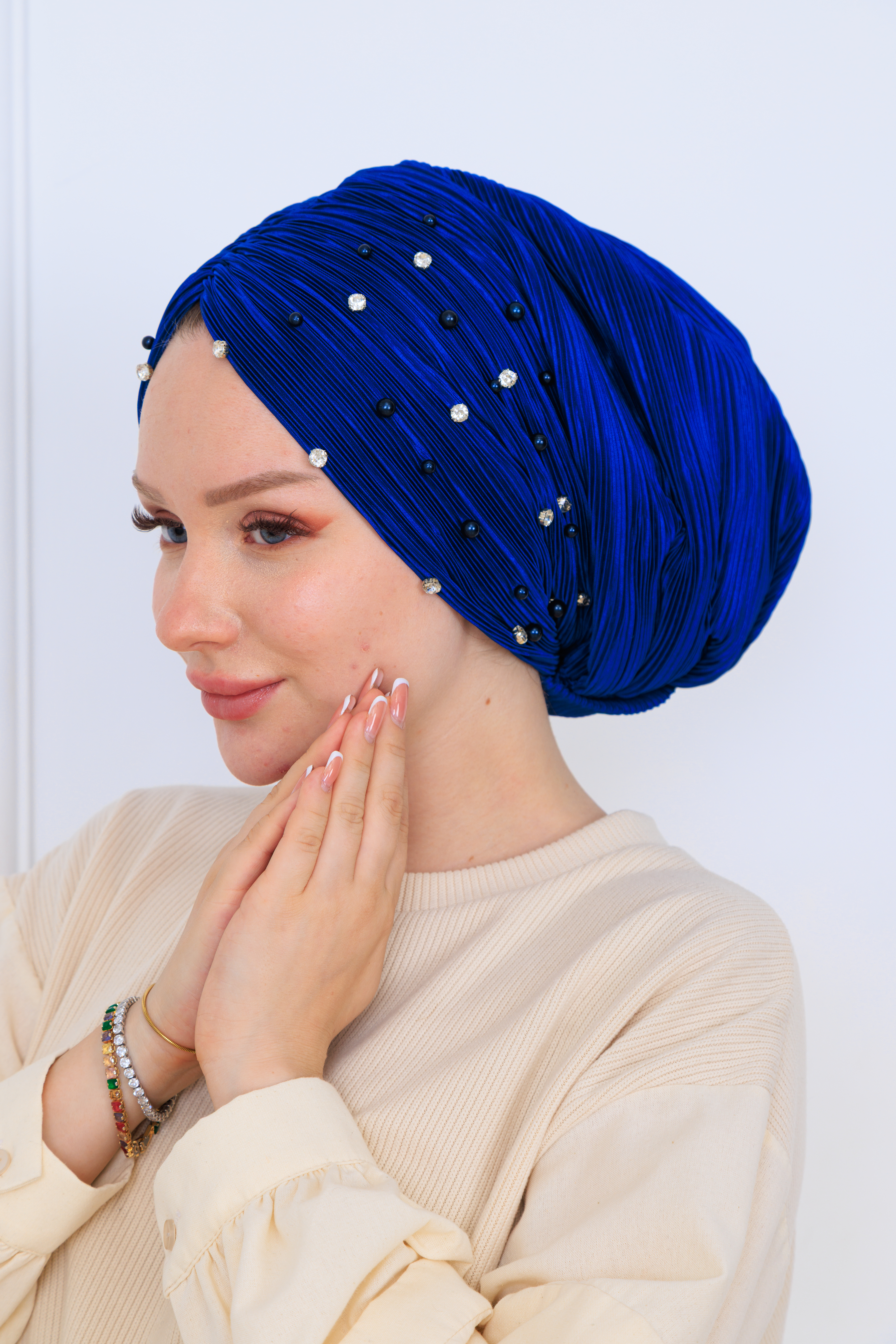 drapeli dolgulu piliseli ön işlemeli bone