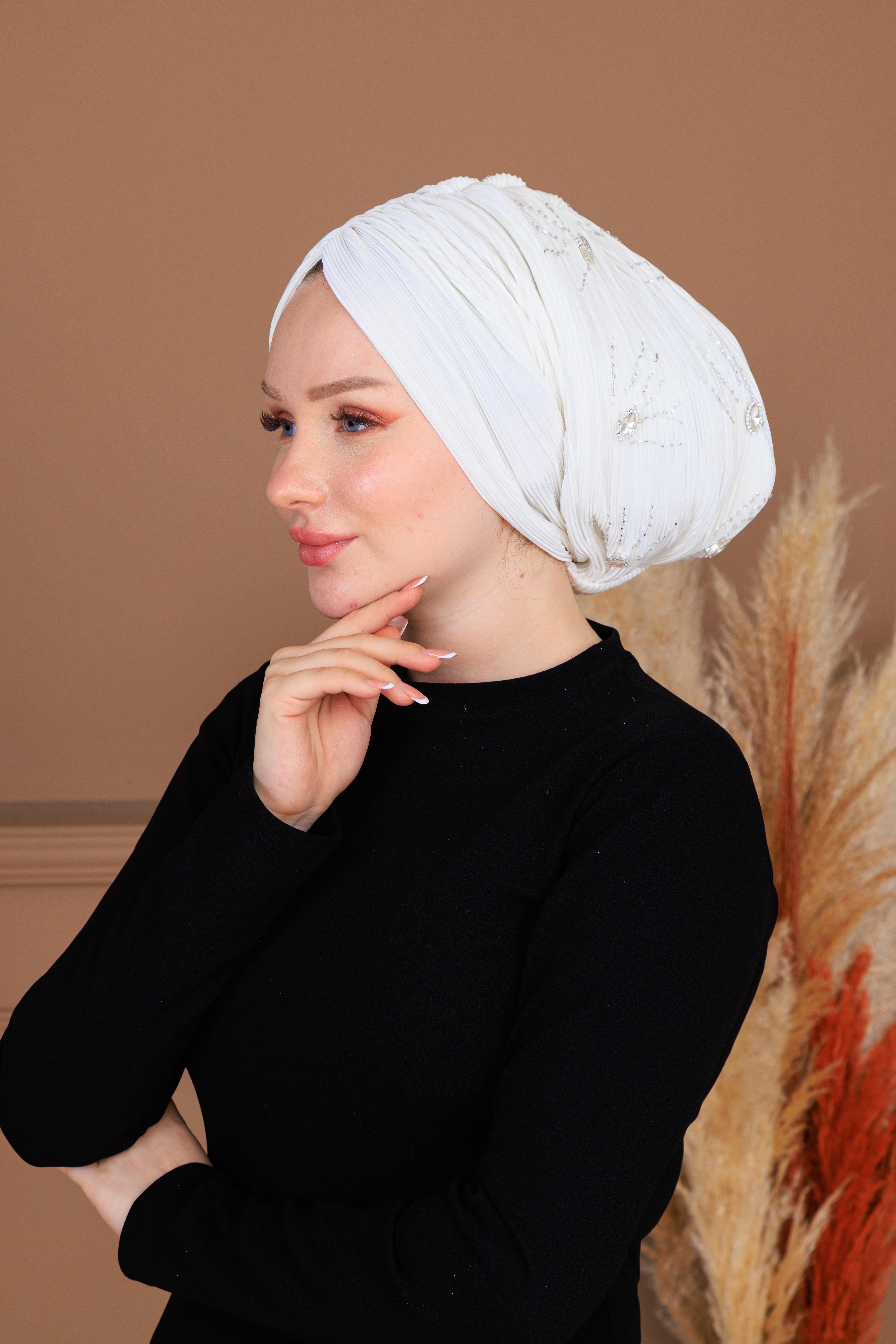 drapeli dolgulu piliseli işlemeli bone