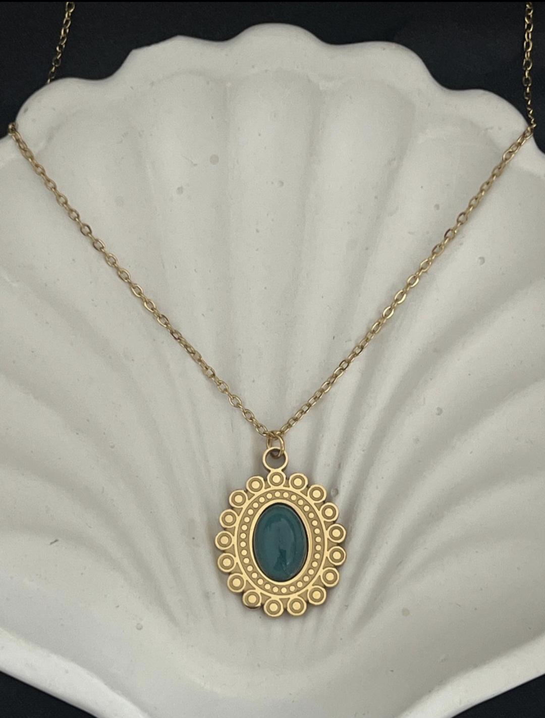 Yeşil tal detaylı çelik kolye