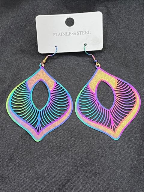 Yaprak model çelik küpe