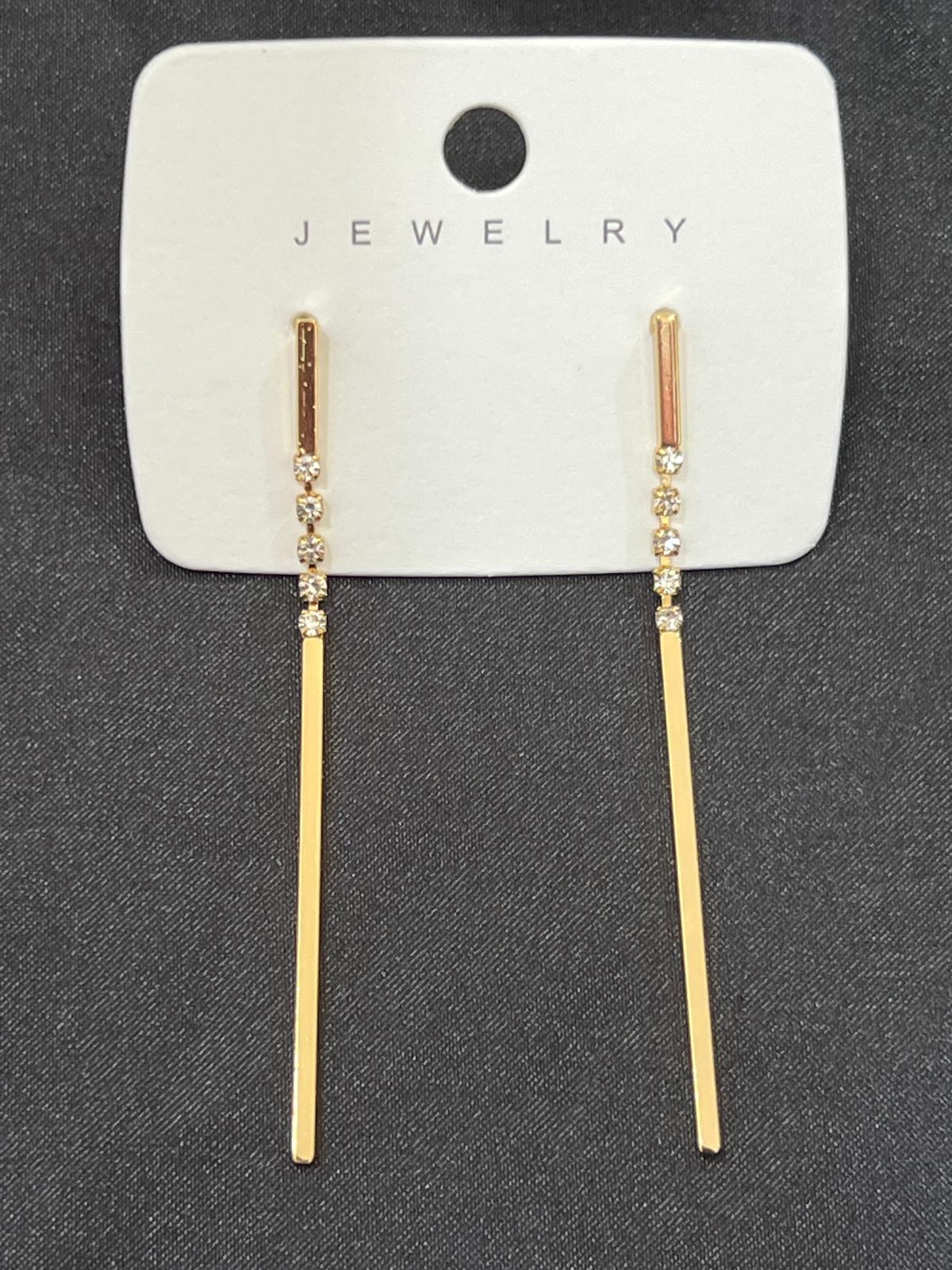 Taş detay sallantılı çubuk küpe