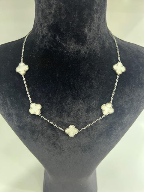 Beyaz yonca model çelik kolye