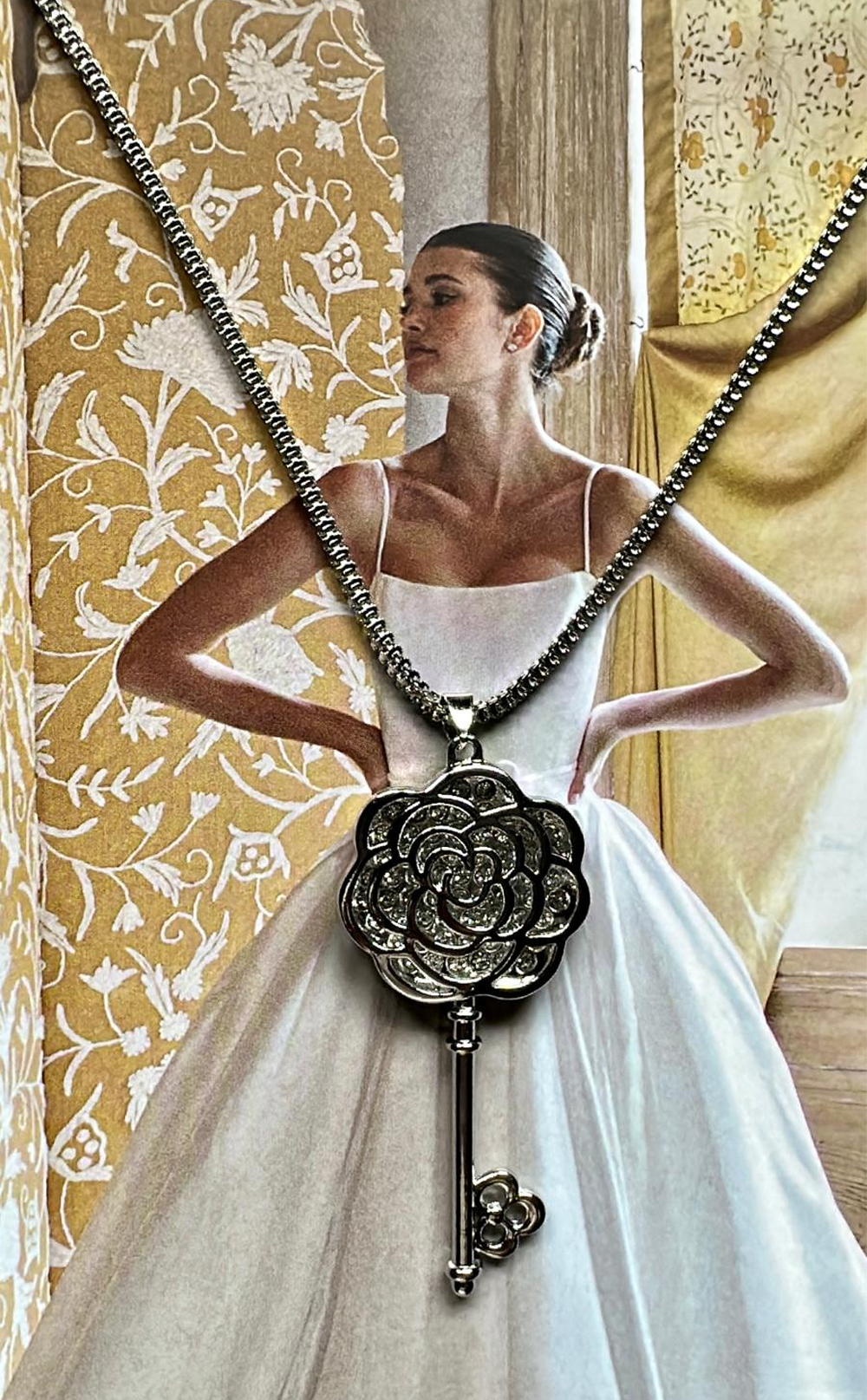 Gülün Anahtarı Özel Tasarım Kolye