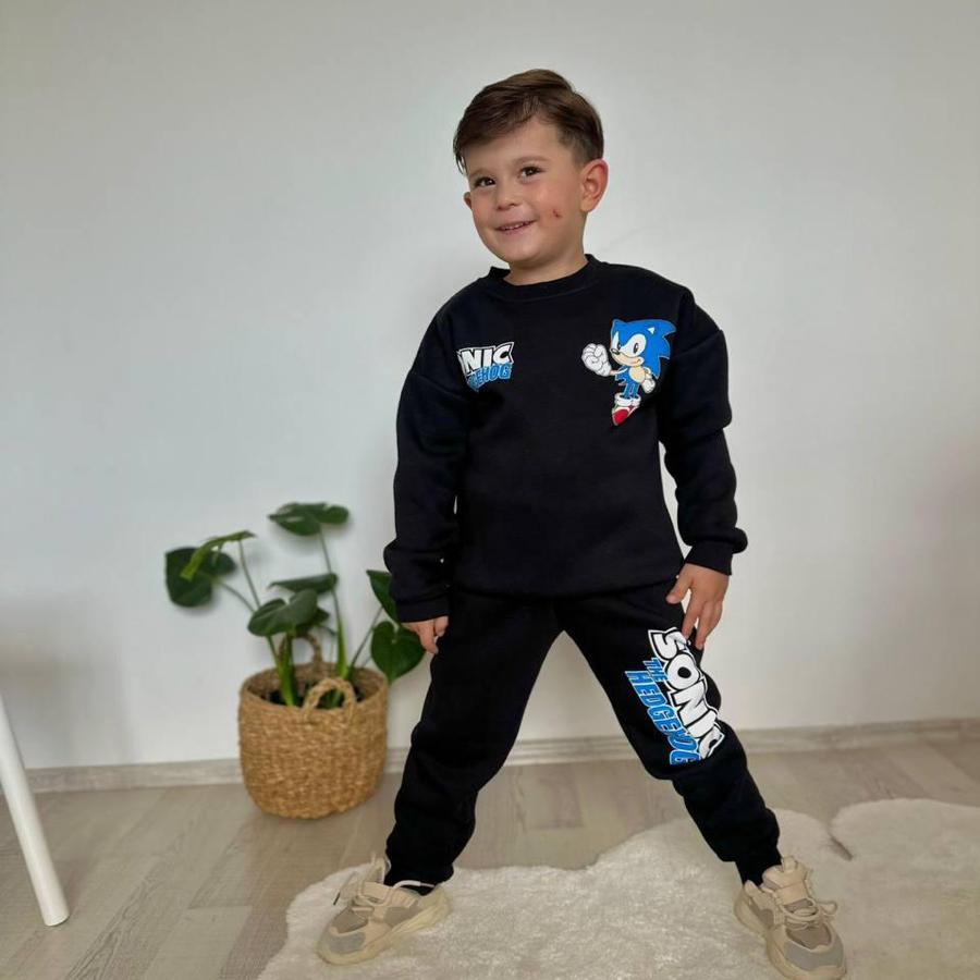 Siyah sonic baskılı takım