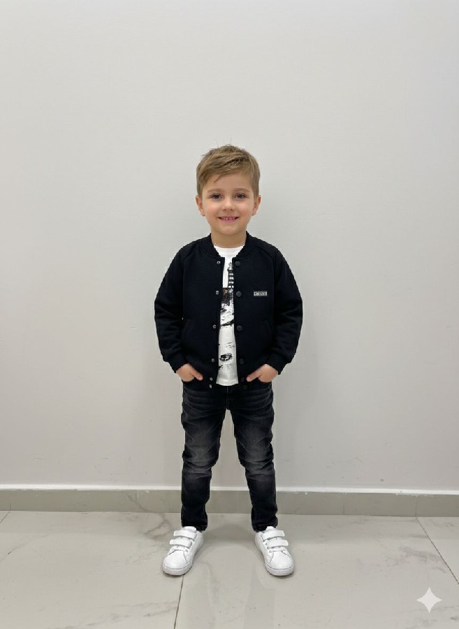 siyah ceketli siyah kot pantolonlu erkek çocuk üçlü takım