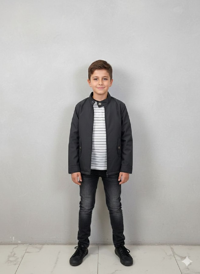 yağmurluklu siyah kot pantolonlu üçlü erkek takımı