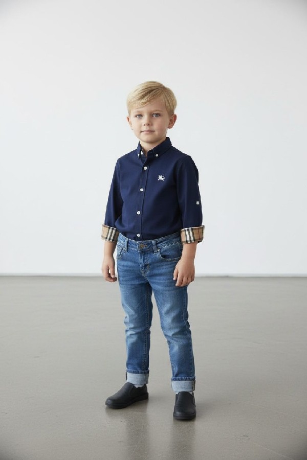 mavi kot pantolonlu mavi gömlekli erkek çocuk takımı