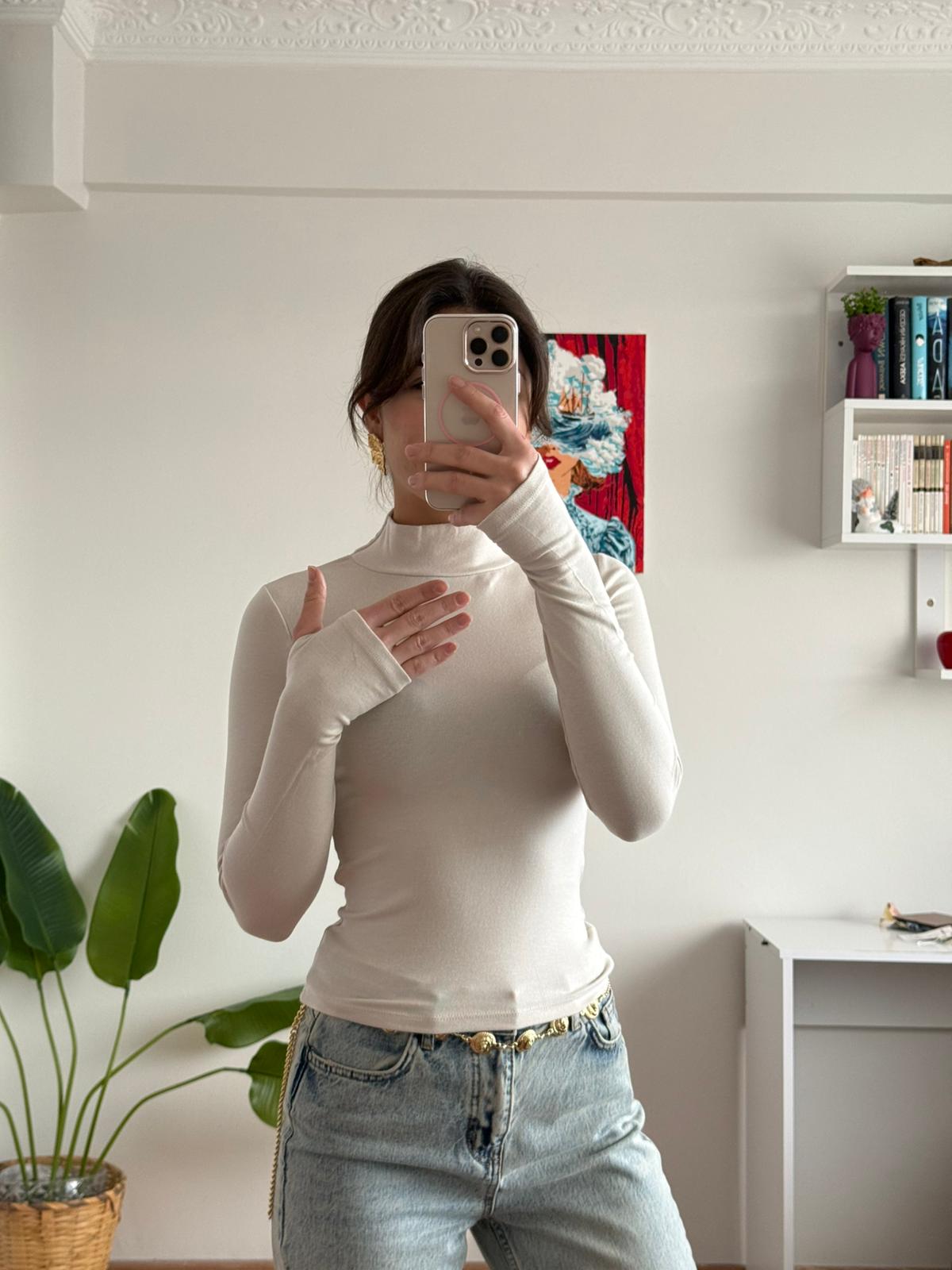 Parmak geçmeli boğazlı bluz (krem)