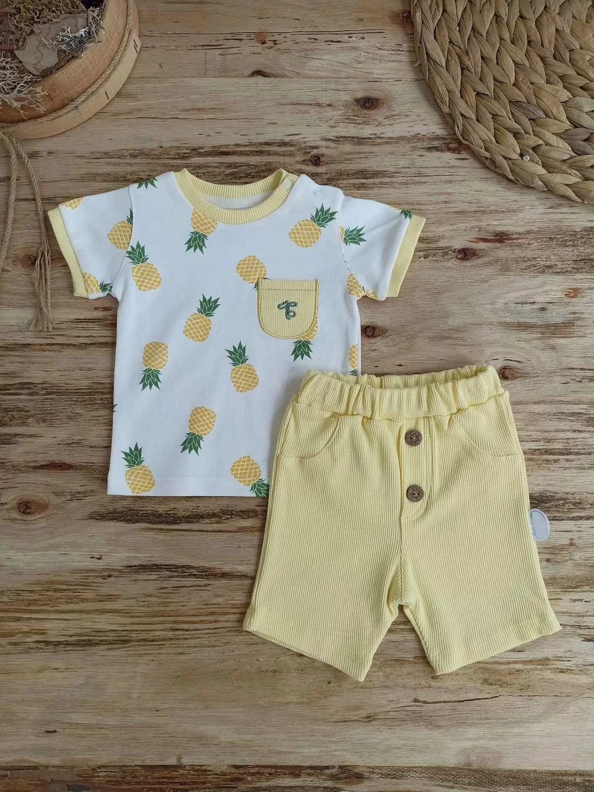3-6 6-9 9-12 Ay Ananas Baskılı Şort Tişört 2 Li Kız Erkek Bebek Takımı Sarı