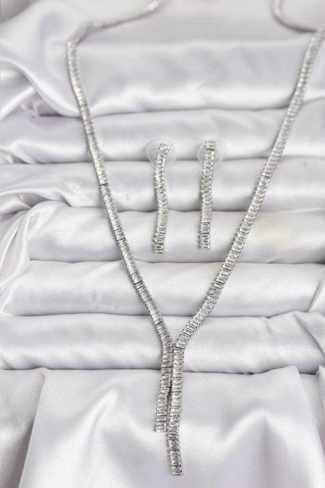 Gümüş Renk Baget Zirkon Taşlı Kadın Kolye Küpe Set BKO10637