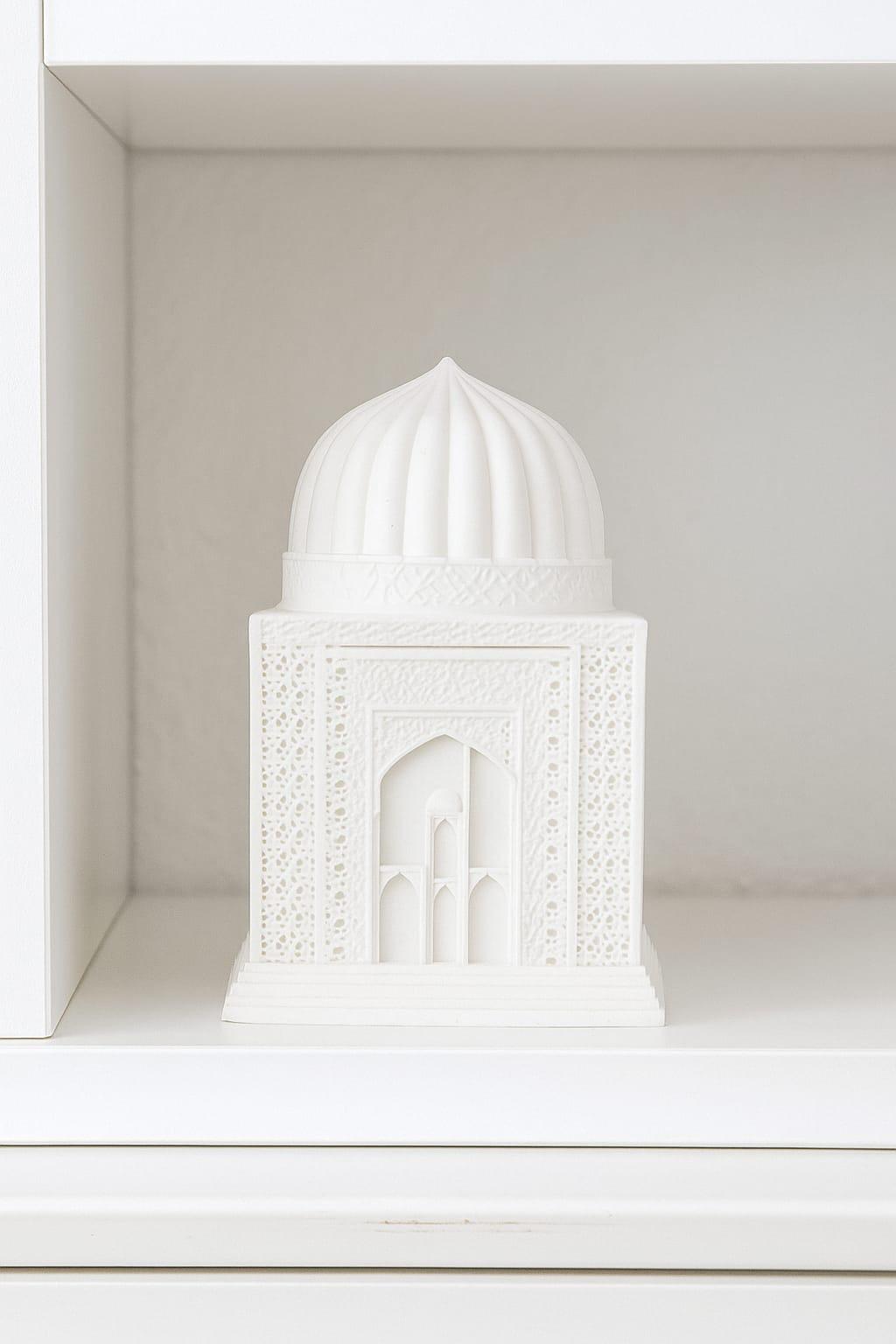 Dekoratif Mini Cami Maketi – Beyaz İslami Mimari Biblo