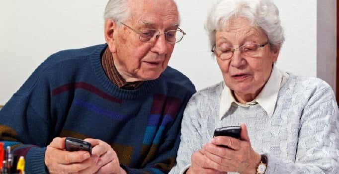 Yaşlı Bireyler İçin Tuşlu Telefon Kullanımı