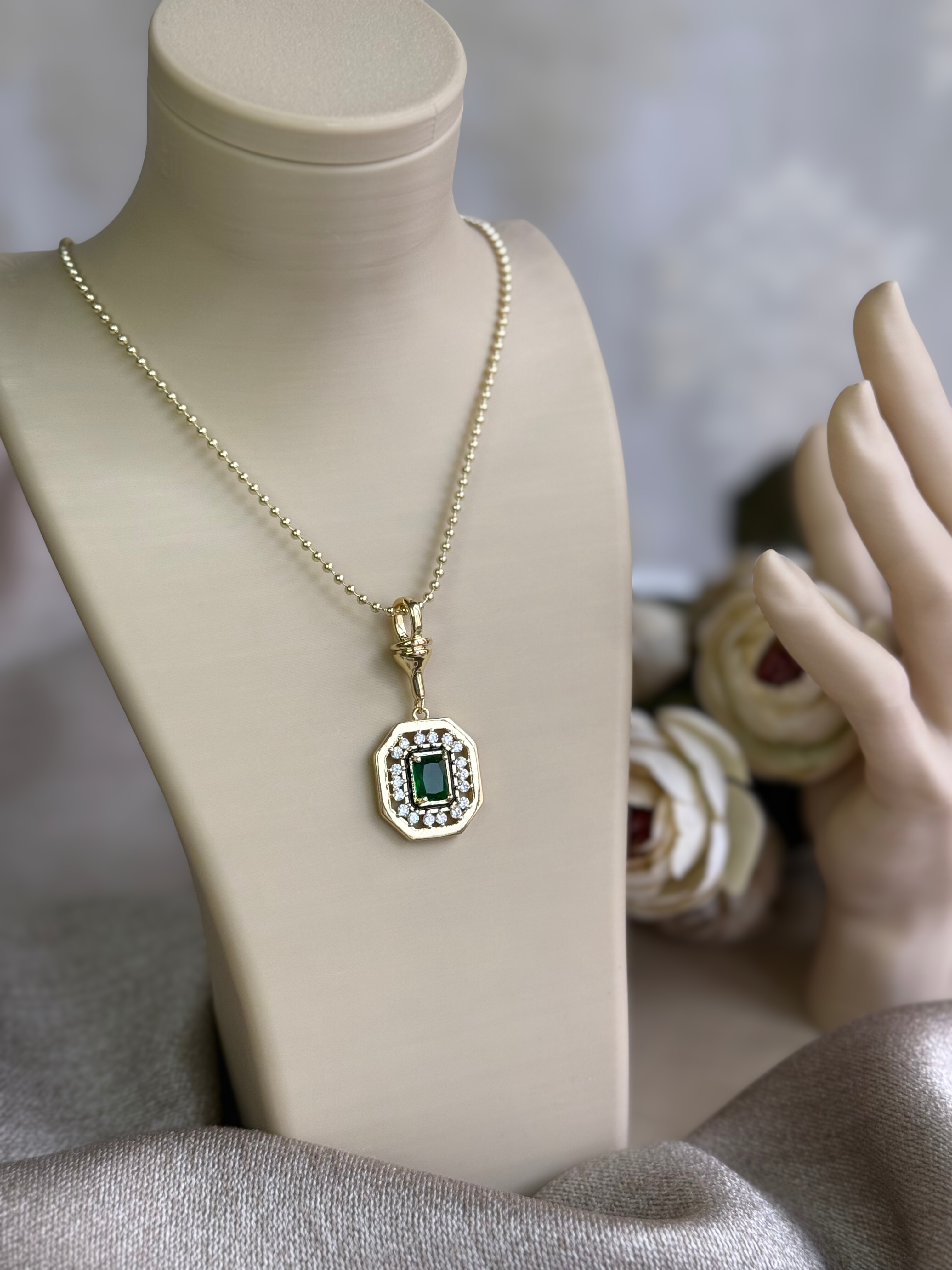 Zümrüt Baget Leyla Kolye