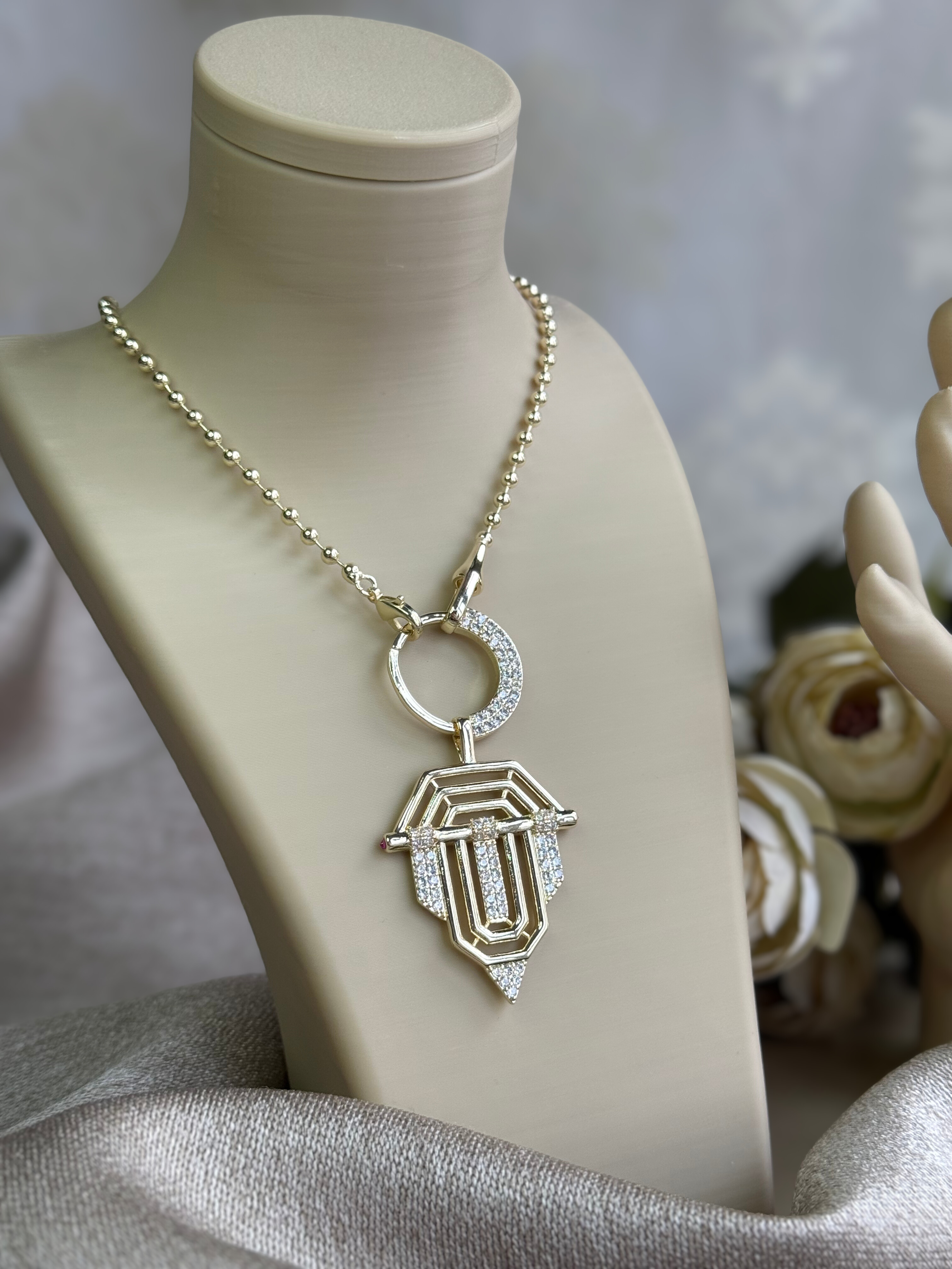 Serenay Üçgen Model Büyük Uzun Kolye