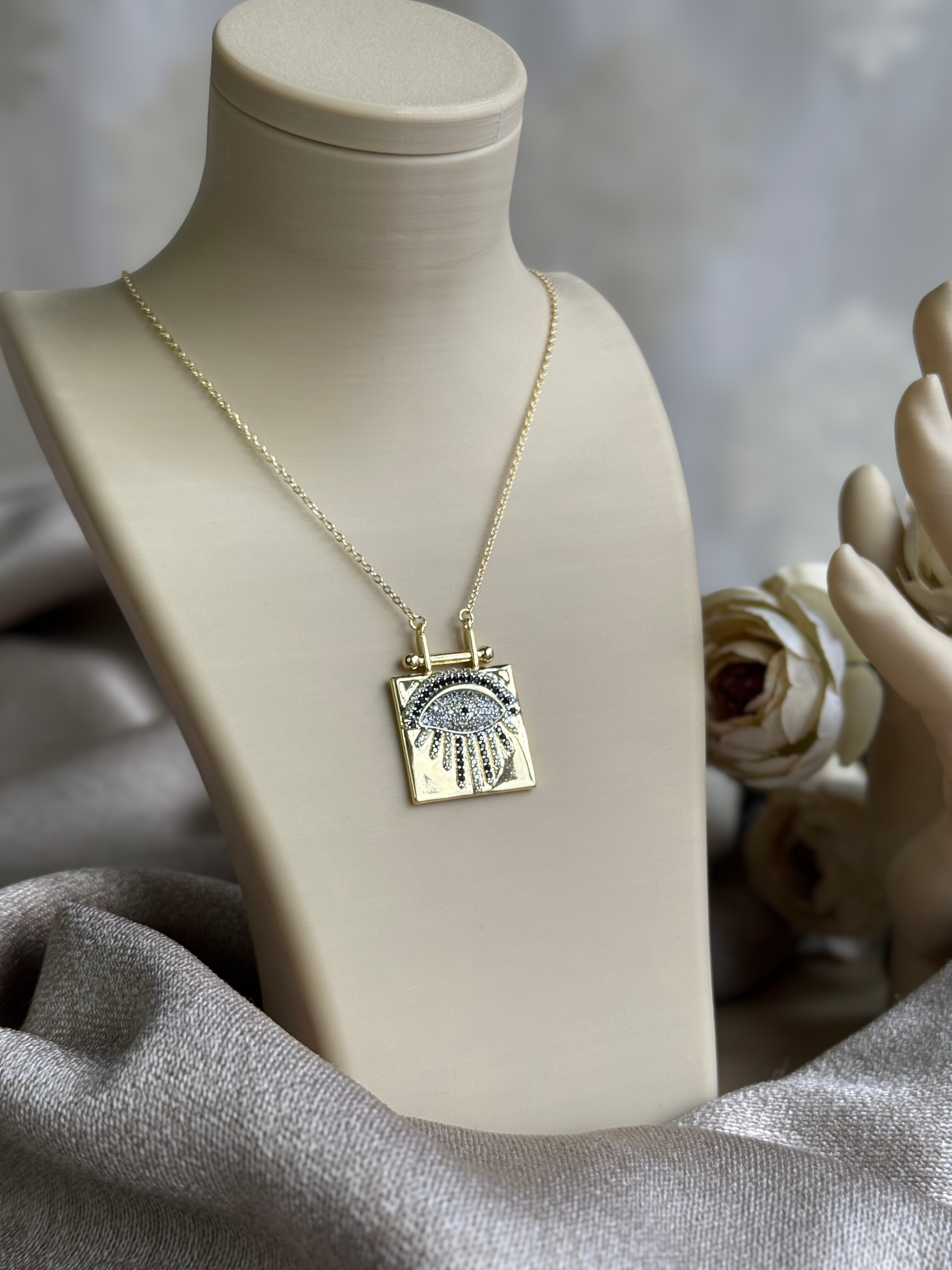 Plaka Üzeri Göz Model Kolye