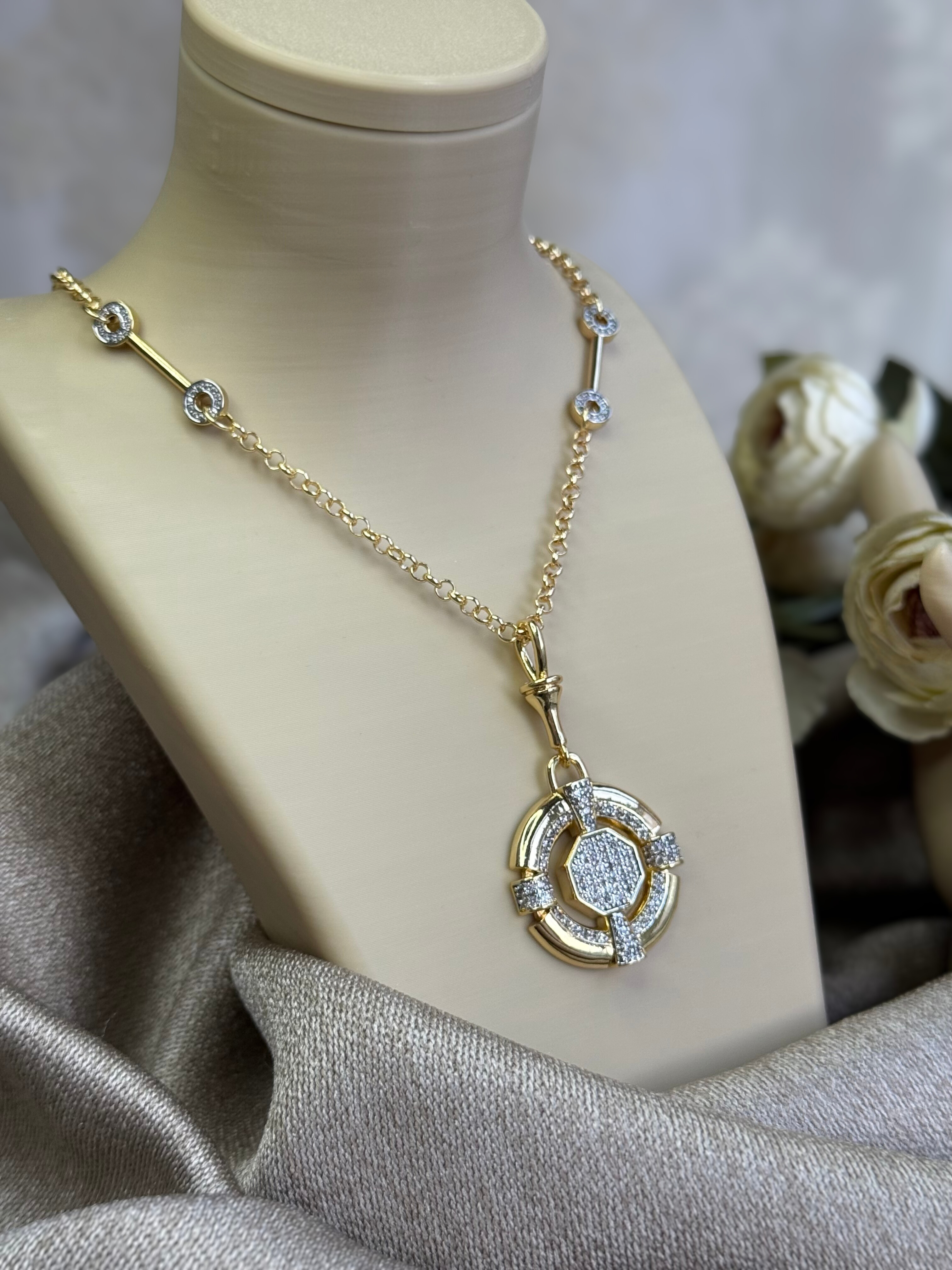 Yuvarlak Detay Uzun Zincir Kolye