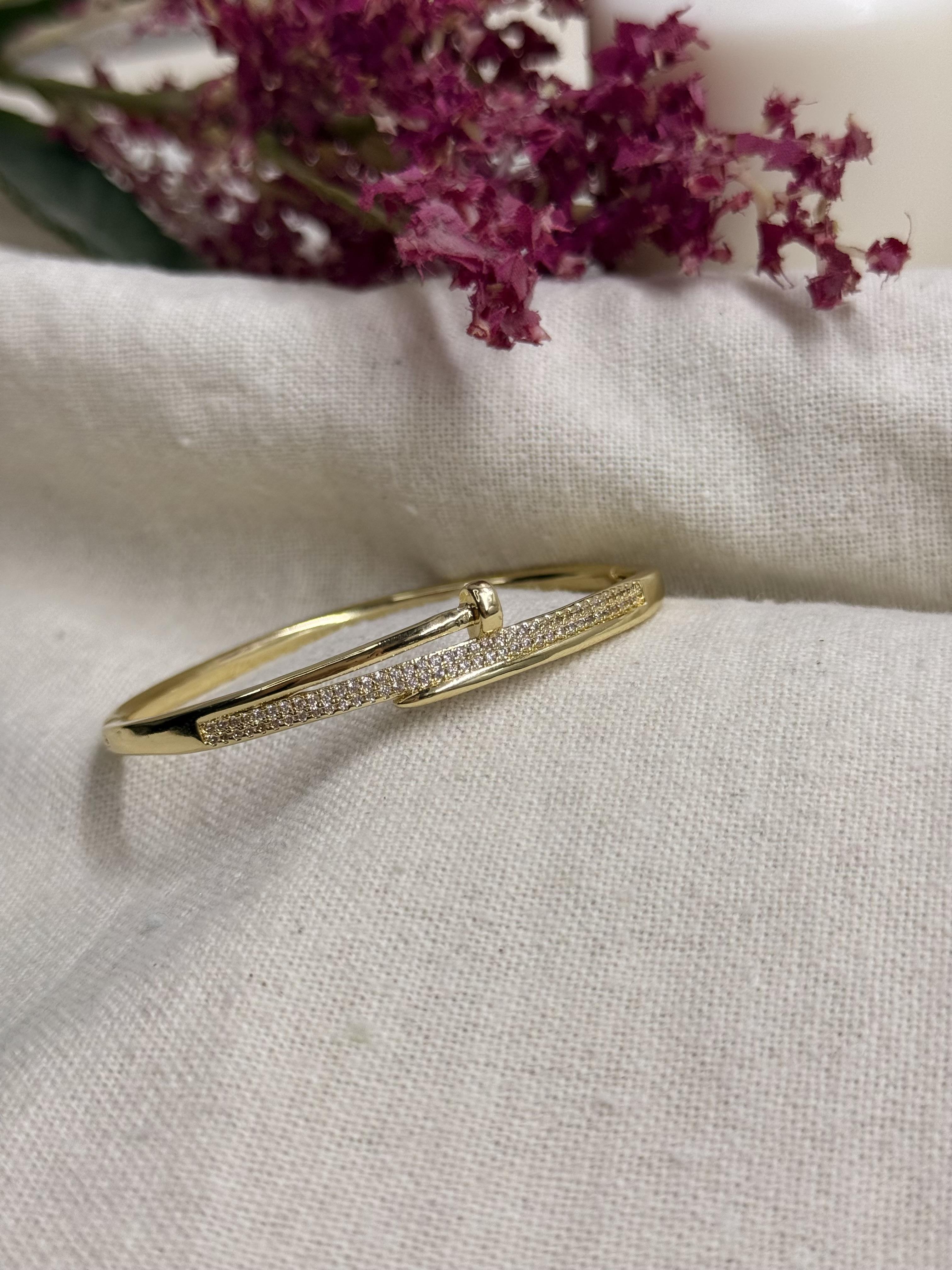 Sarmal Çivi Model Kelepçe