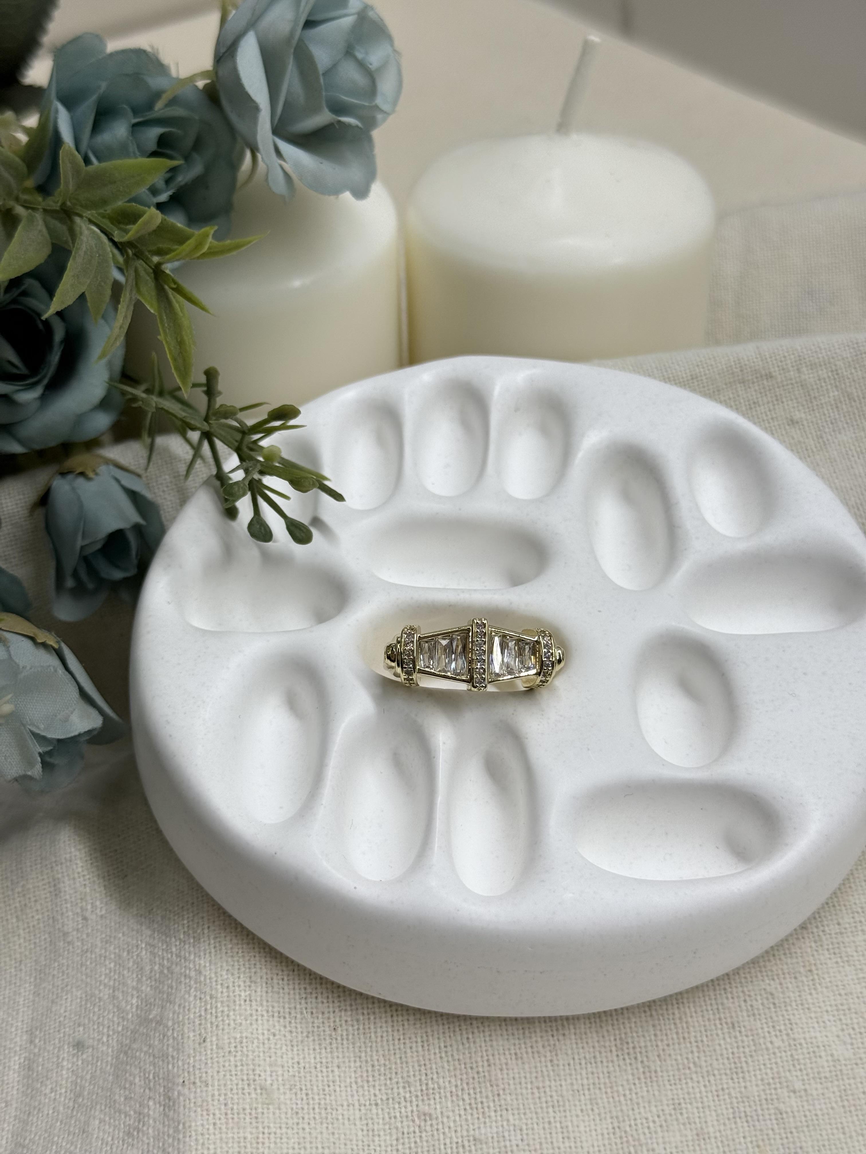 Özel Seri Üçgen Model Yüzük