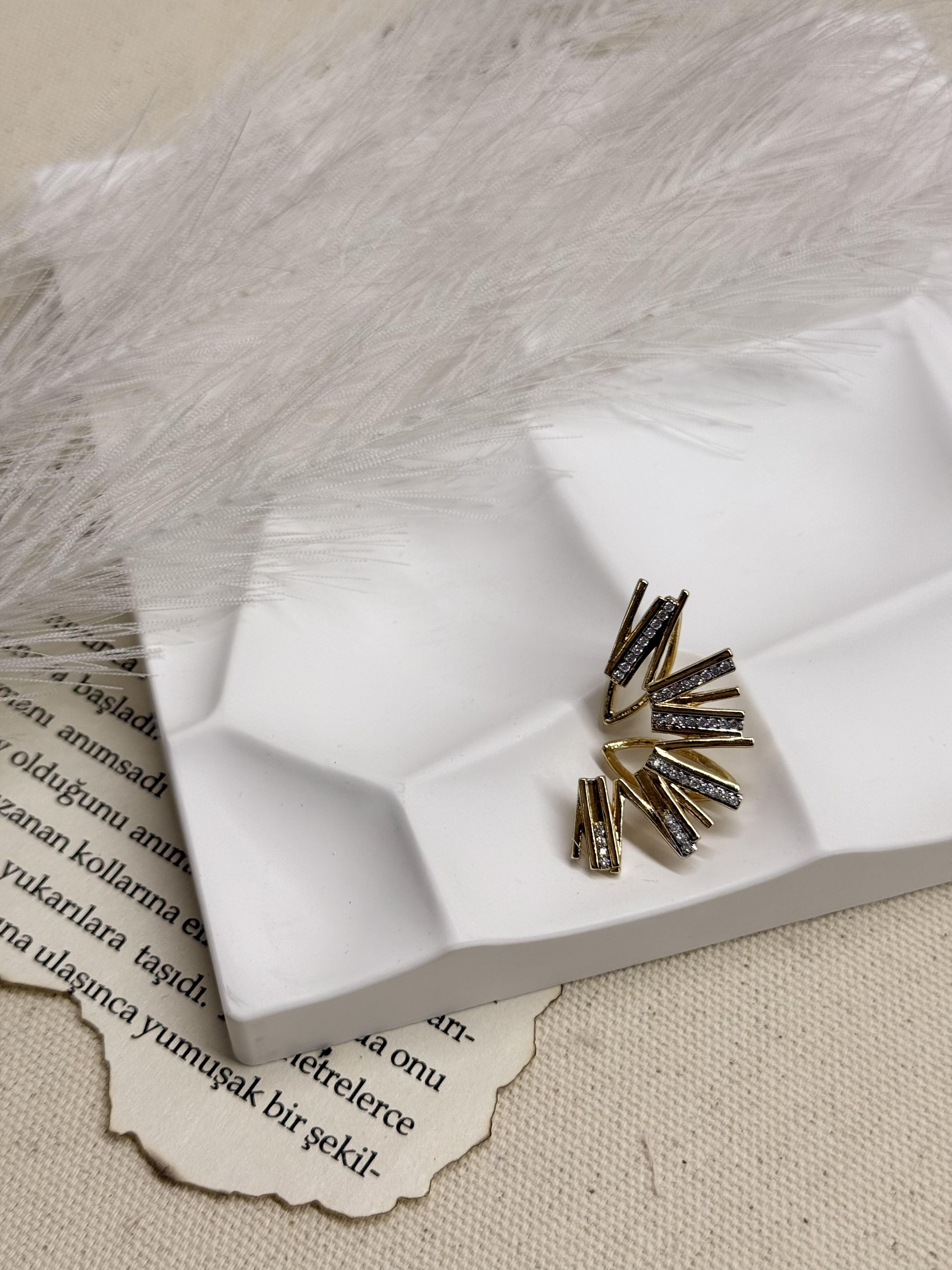 Zikzak Model Kıkırdak Küpe