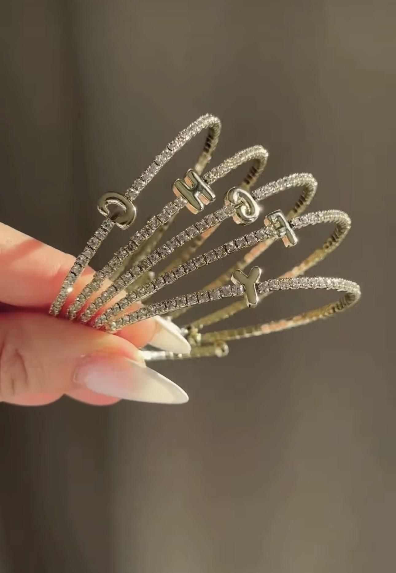 Özel Seri Yaylı Gold Zirkon Taşlı Su Yolu Harfli Bileklik