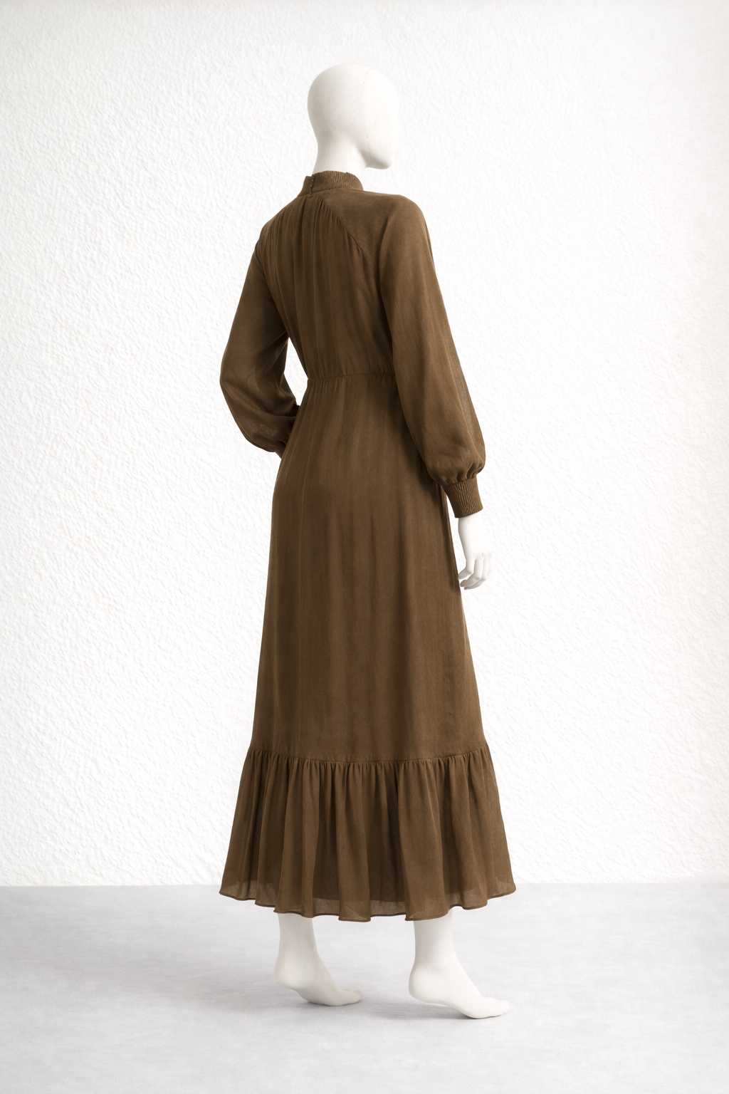 Çiçek Aplikeli Hakim Yaka Kemerli Kahverengi Elbise